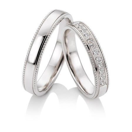Ringe von Renaissance auf weißem Hintergrund