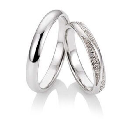 Ringe von Renaissance auf weißem Hintergrund