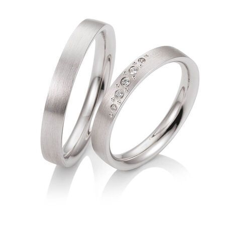 Ringe von Renaissance auf weißem Hintergrund