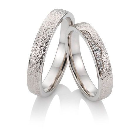 Ringe von Renaissance auf weißem Hintergrund