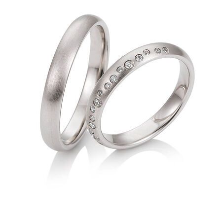Ringe von Renaissance auf weißem Hintergrund