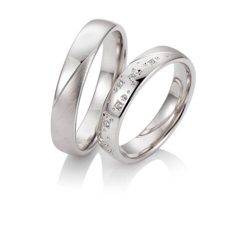 Ringe von Renaissance auf weißem Hintergrund