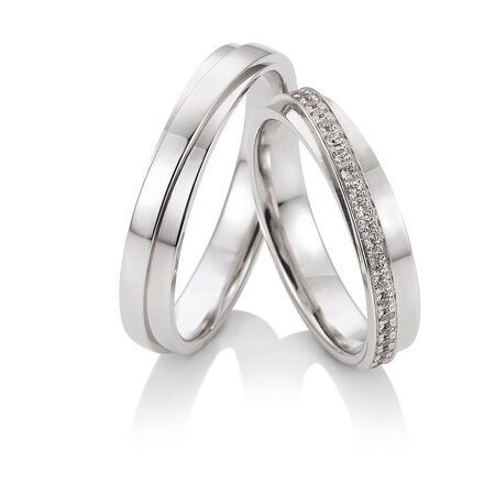 Ringe von Renaissance auf weißem Hintergrund