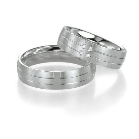 Ringe von Silver & Diamonds auf weißem Hintergrund