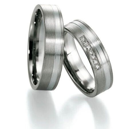 Ringe von Platin auf weißem Hintergrund