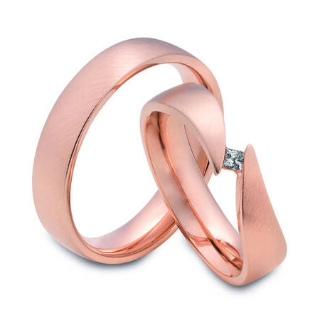 Ringe von Saint Maurice auf weißem Hintergrund